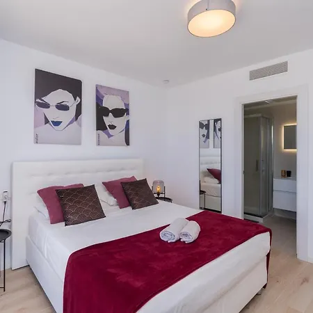 One80 New Luxury 4 Bedroom Penthouse With Amazing Sea View And Private Jacuzzi Apartamento Estepona
