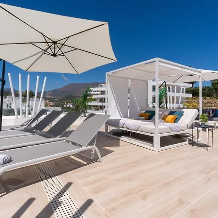 One80 New Luxury 4 Bedroom Penthouse With Amazing Sea View And Private Jacuzzi Apartamento Estepona