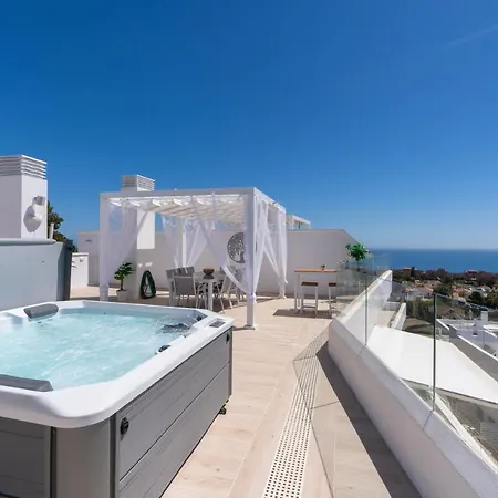 Διαμέρισμα One80 New Luxury 4 Bedroom Penthouse With Amazing Sea View And Private Jacuzzi Εστεπόνα
